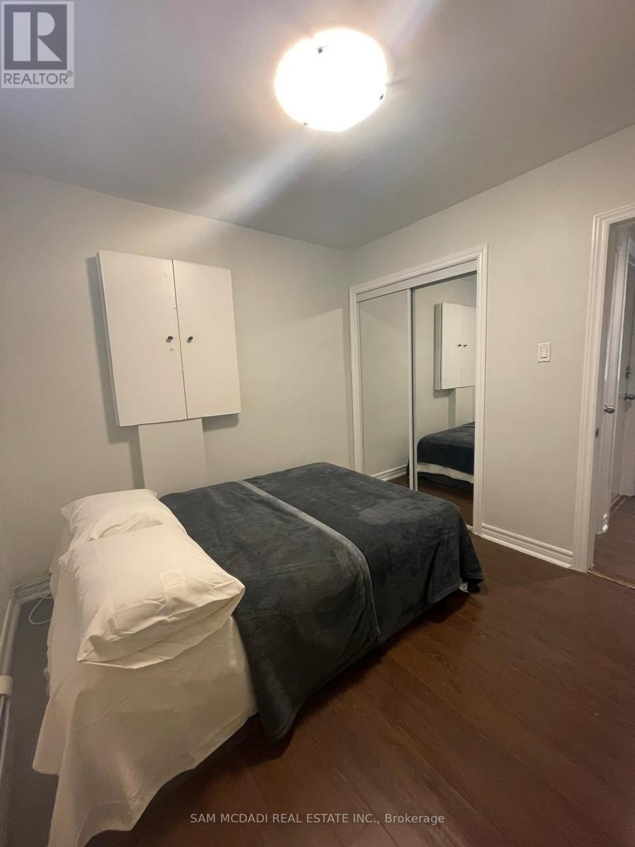 378 Lakeshore Road W, Mississauga, ON