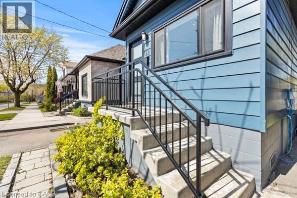 33 Huxley Avenue N, Hamilton, ON