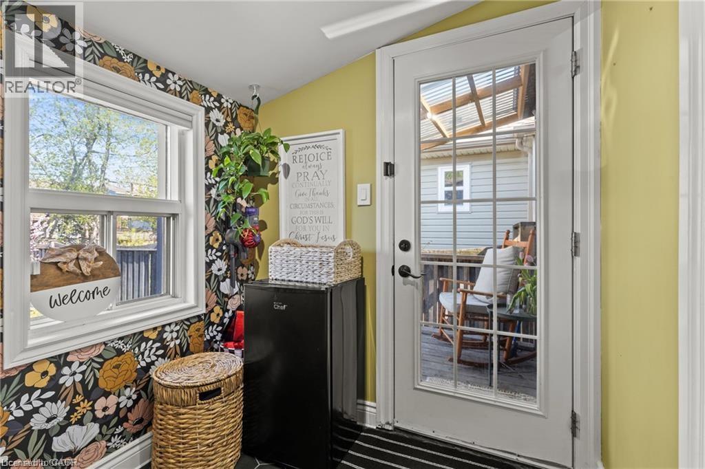 33 Huxley Avenue N, Hamilton, ON