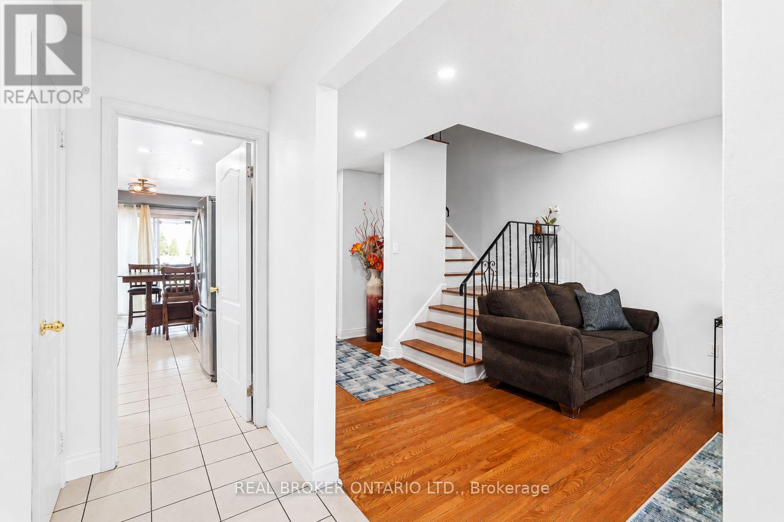 Family room - 3106 Redbank Crescent, Mississauga, ON