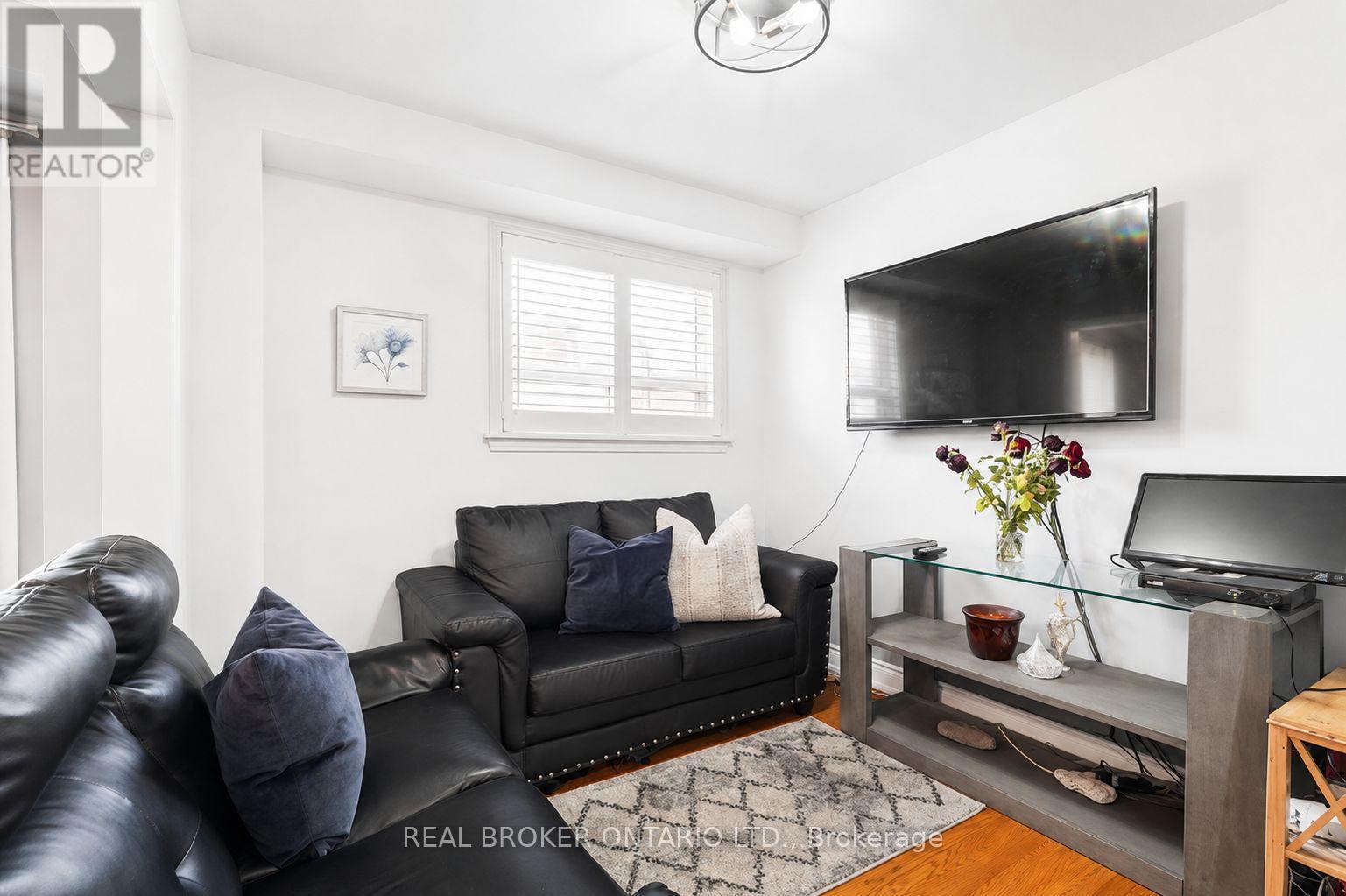 Tv Room/Dining Room - 3106 Redbank Crescent, Mississauga, ON