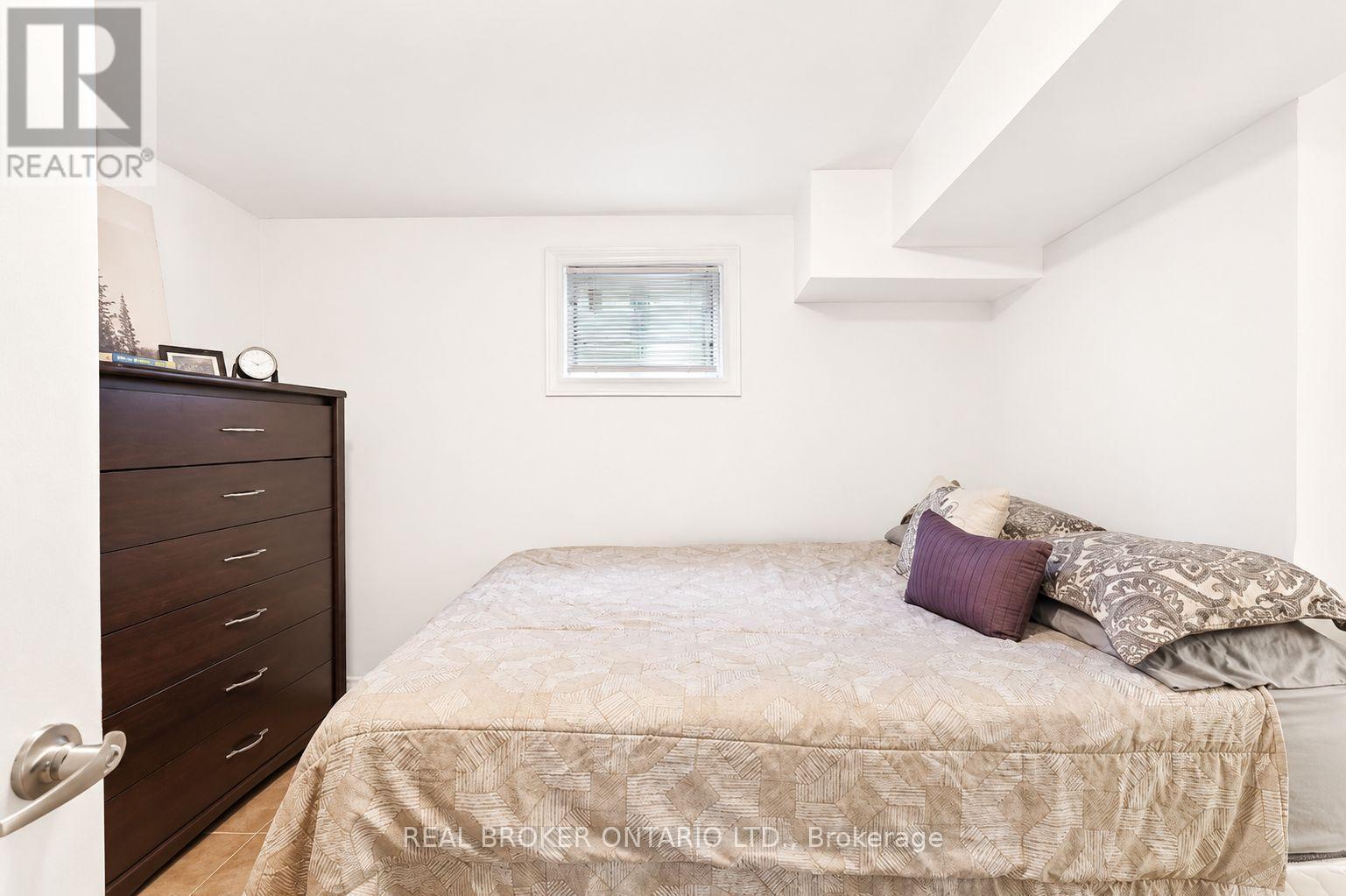 Basement Bedroom with Ensuite washroom - 3106 Redbank Crescent, Mississauga, ON