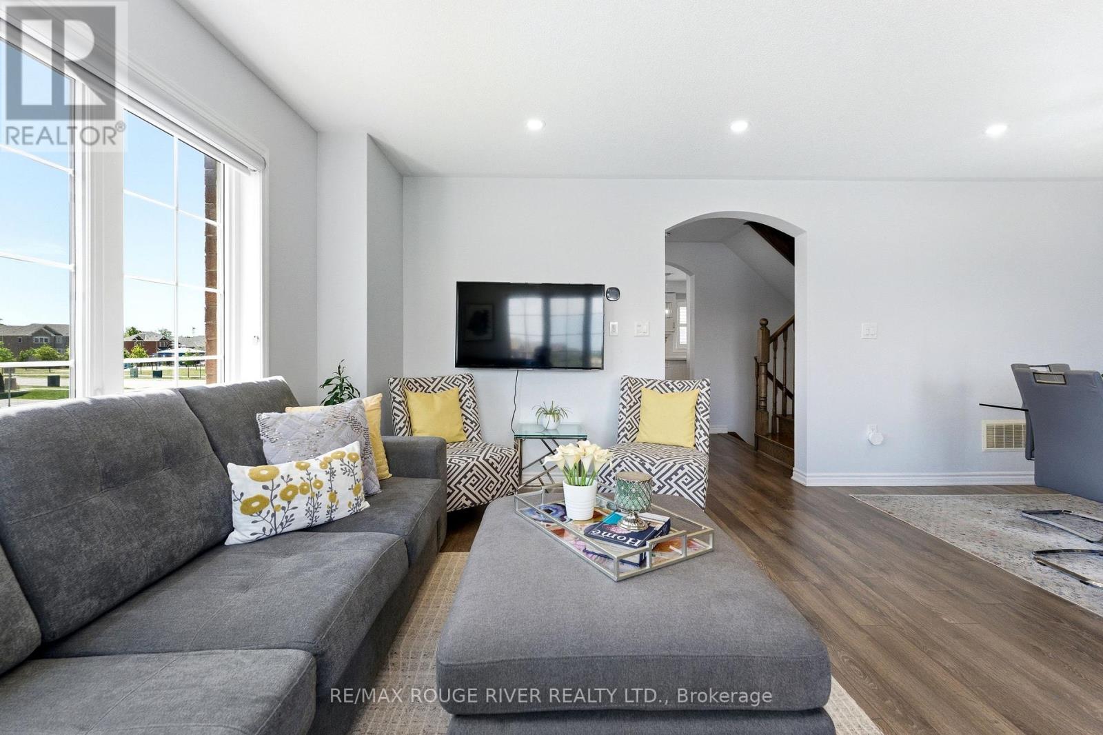 2402 Fall Harvest Crescent, Pickering, ON
