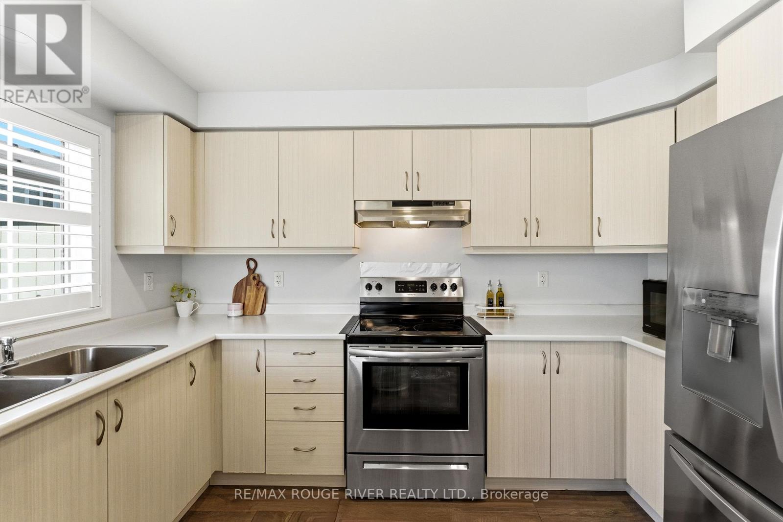 2402 Fall Harvest Crescent, Pickering, ON