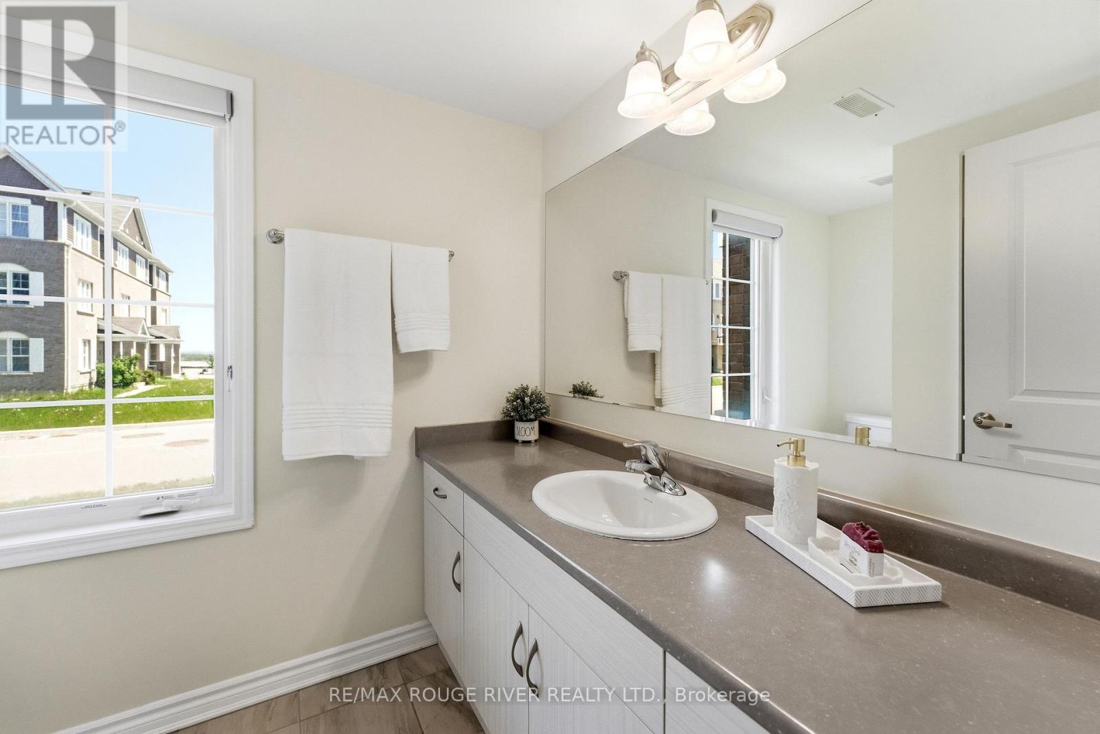 2402 Fall Harvest Crescent, Pickering, ON