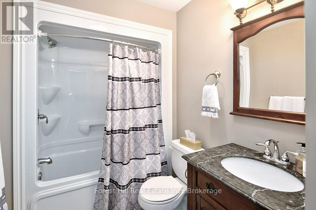 Second floor 4pc Bathroom - 157 Glen Fiddish Road, West Grey, ON - Indoor Photo Showing Bathroom