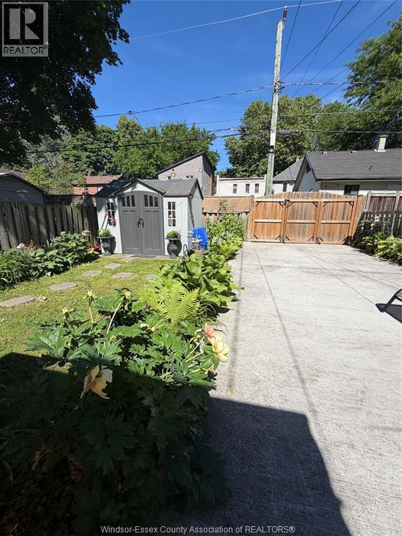3612 King, Windsor, ON