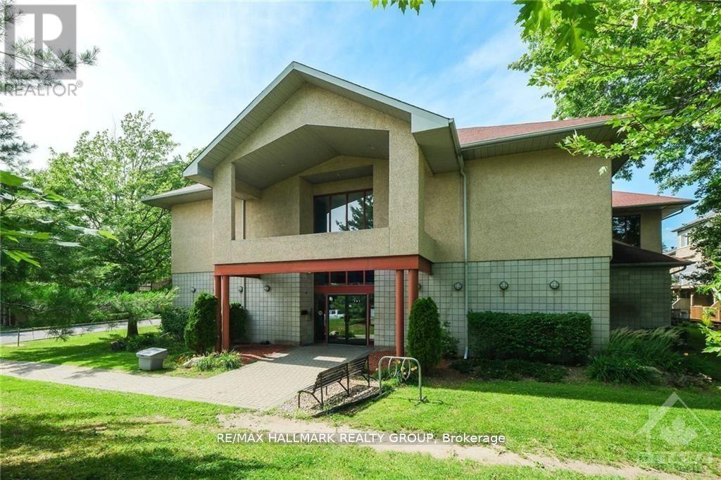 Rec Centre - 406 - 280 Brittany Drive, Ottawa, ON