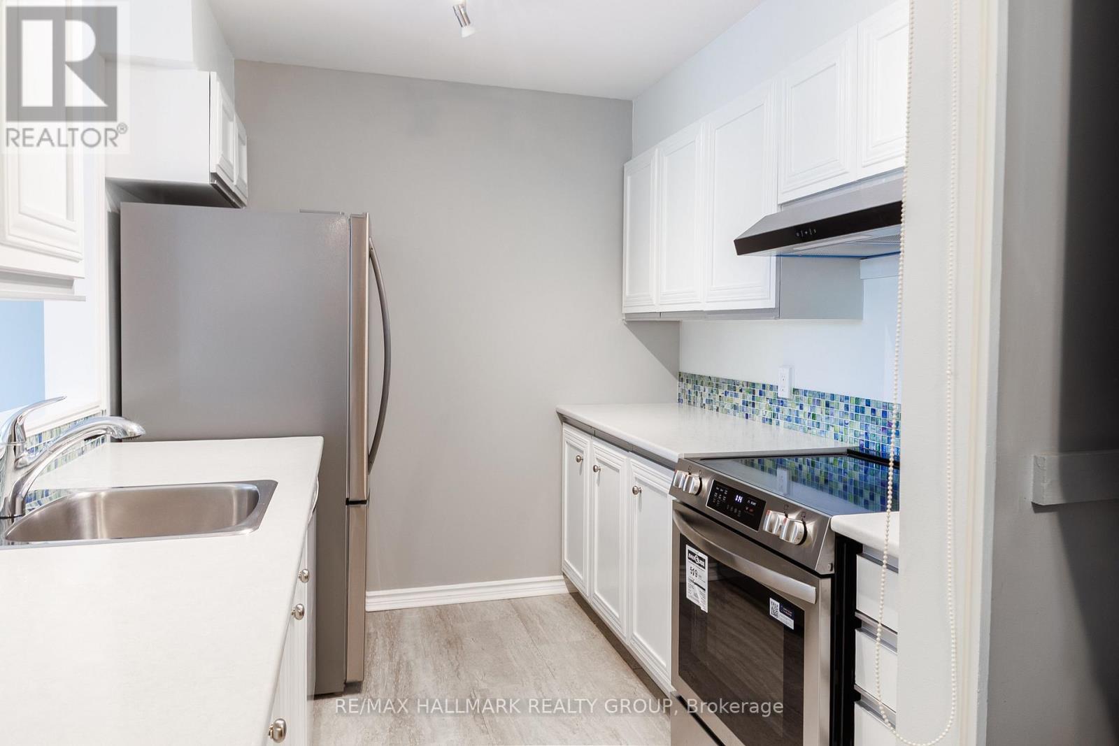 Kitchen with new Stove, Fridge and Hoodfan - 406 - 280 Brittany Drive, Ottawa, ON