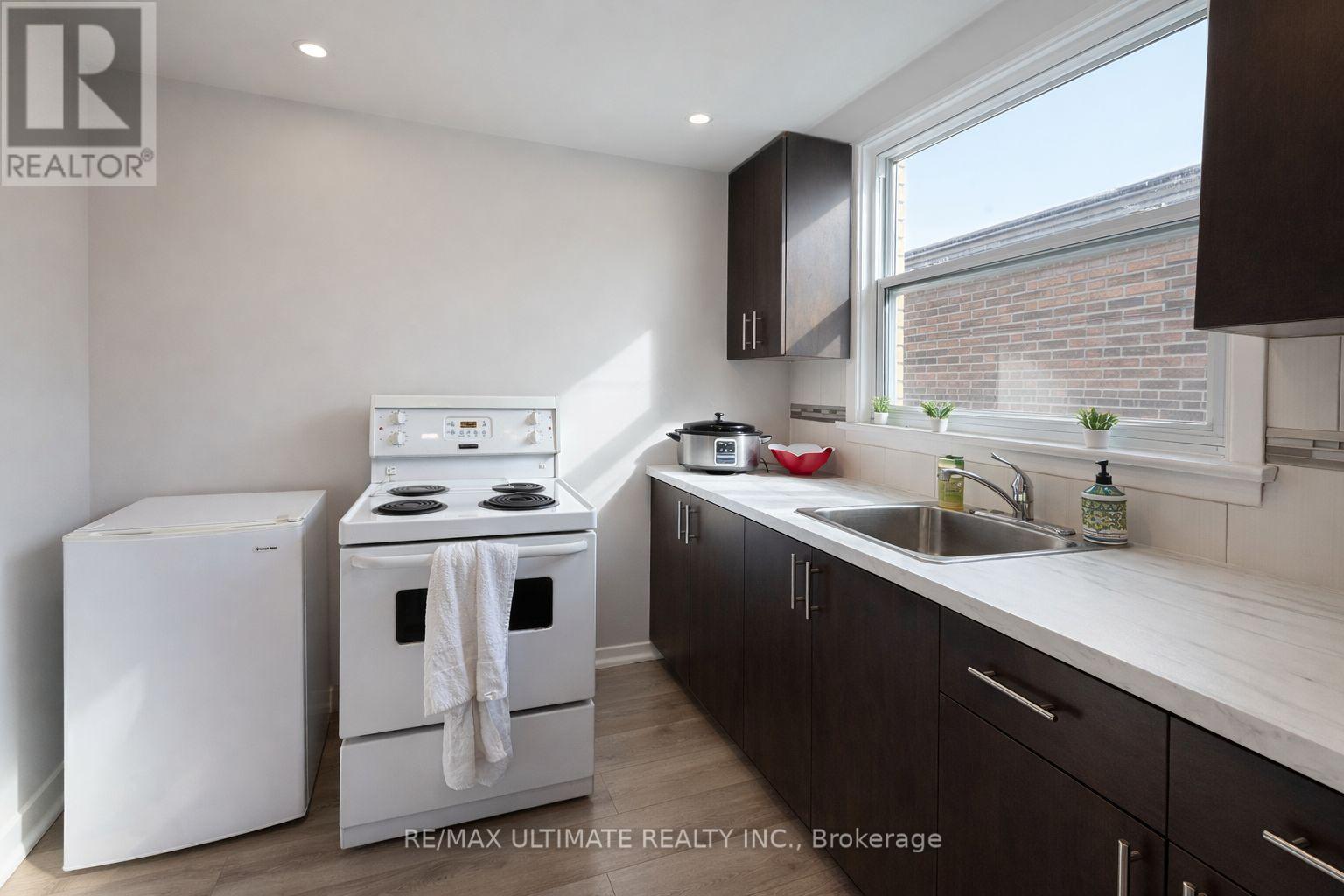 1819-1821 Avenue Road, Toronto, ON