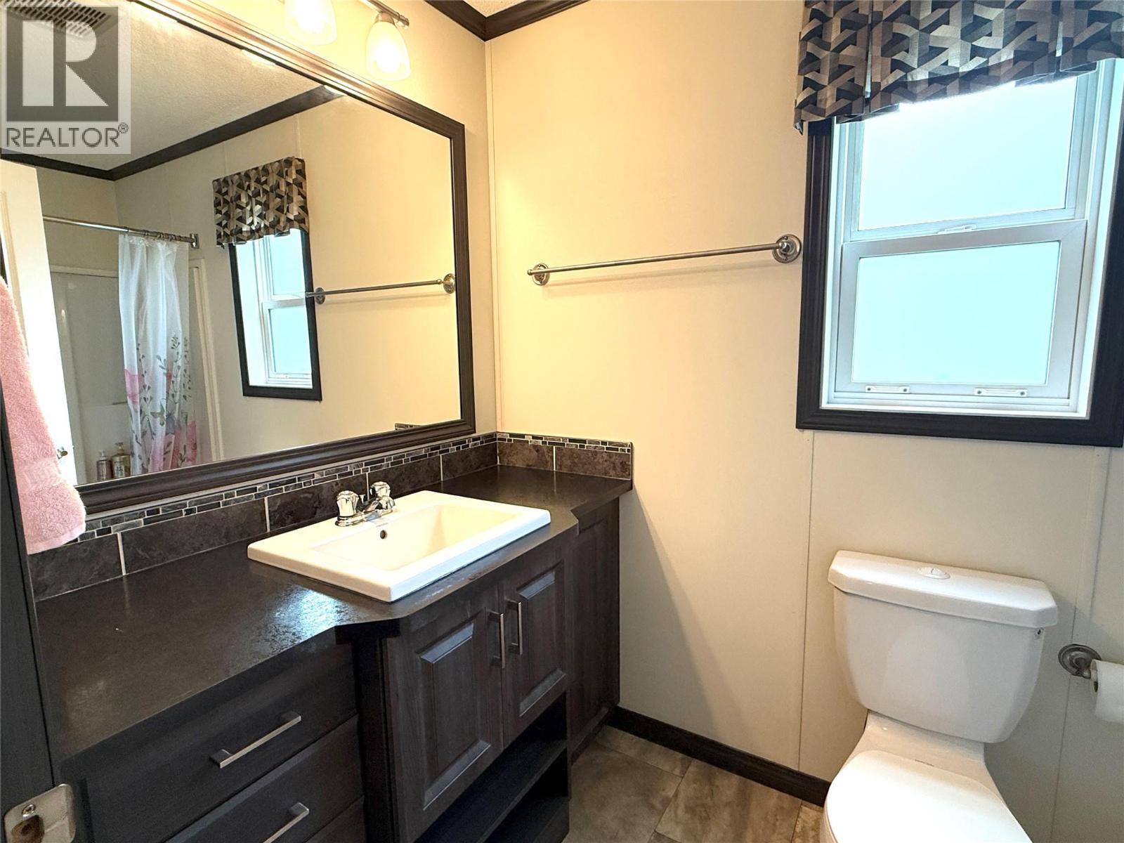 master ensuite - 8945 Highway 97 N Highway Unit# 5, Kelowna, BC