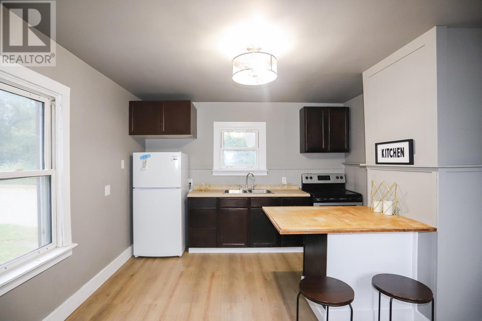299 Goulais Ave, Sault Ste Marie, ON - Indoor Photo Showing Kitchen With Double Sink