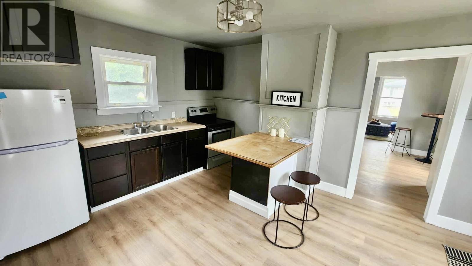 299 Goulais Ave, Sault Ste Marie, ON - Indoor Photo Showing Kitchen With Double Sink
