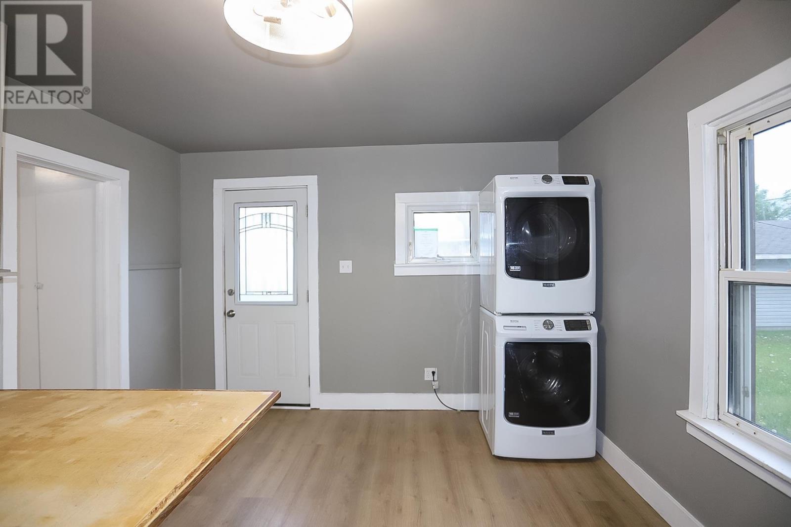 299 Goulais Ave, Sault Ste Marie, ON - Indoor Photo Showing Laundry Room