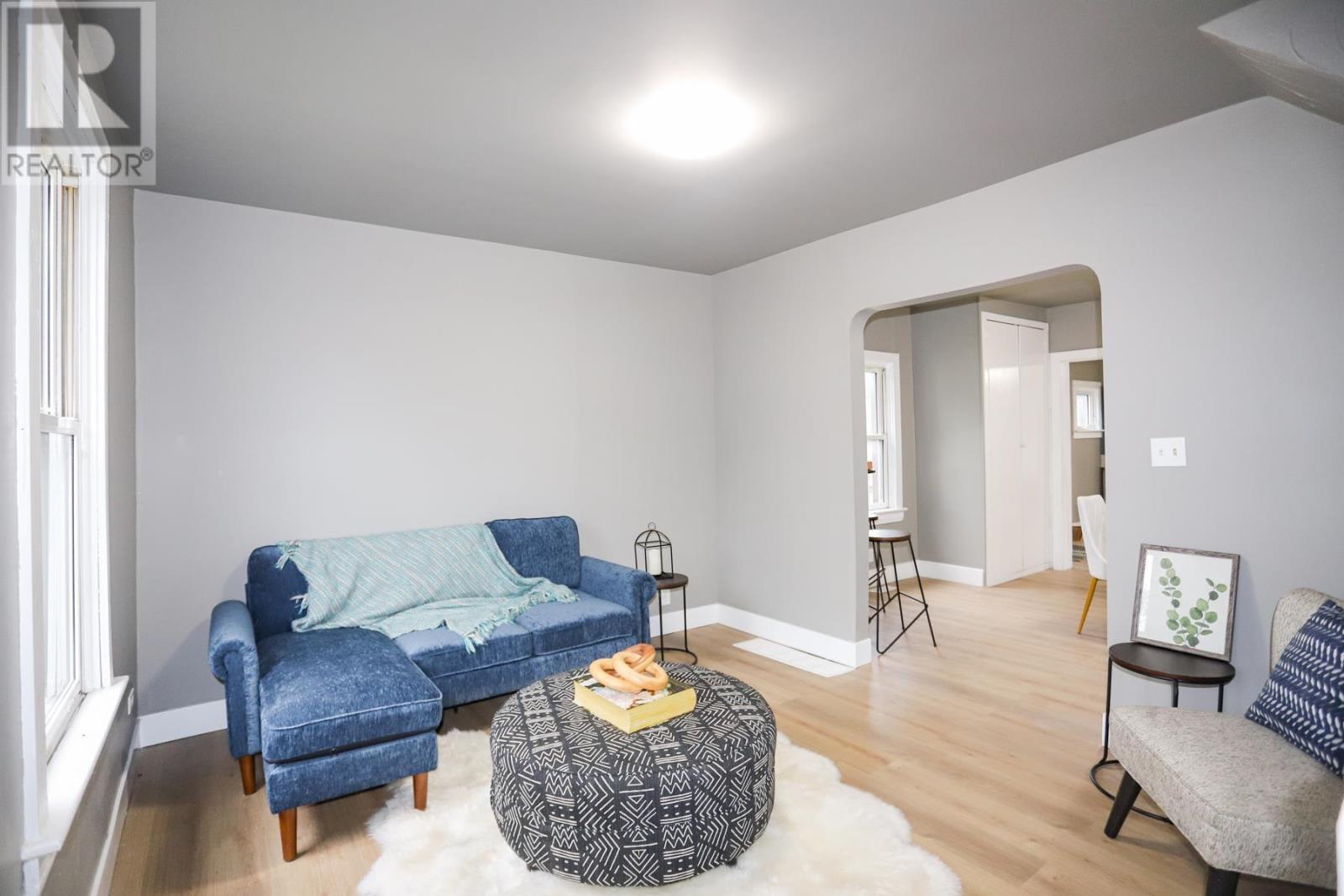 299 Goulais Ave, Sault Ste Marie, ON - Indoor Photo Showing Living Room
