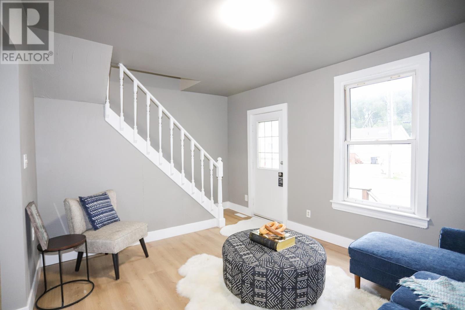 299 Goulais Ave, Sault Ste Marie, ON - Indoor Photo Showing Living Room