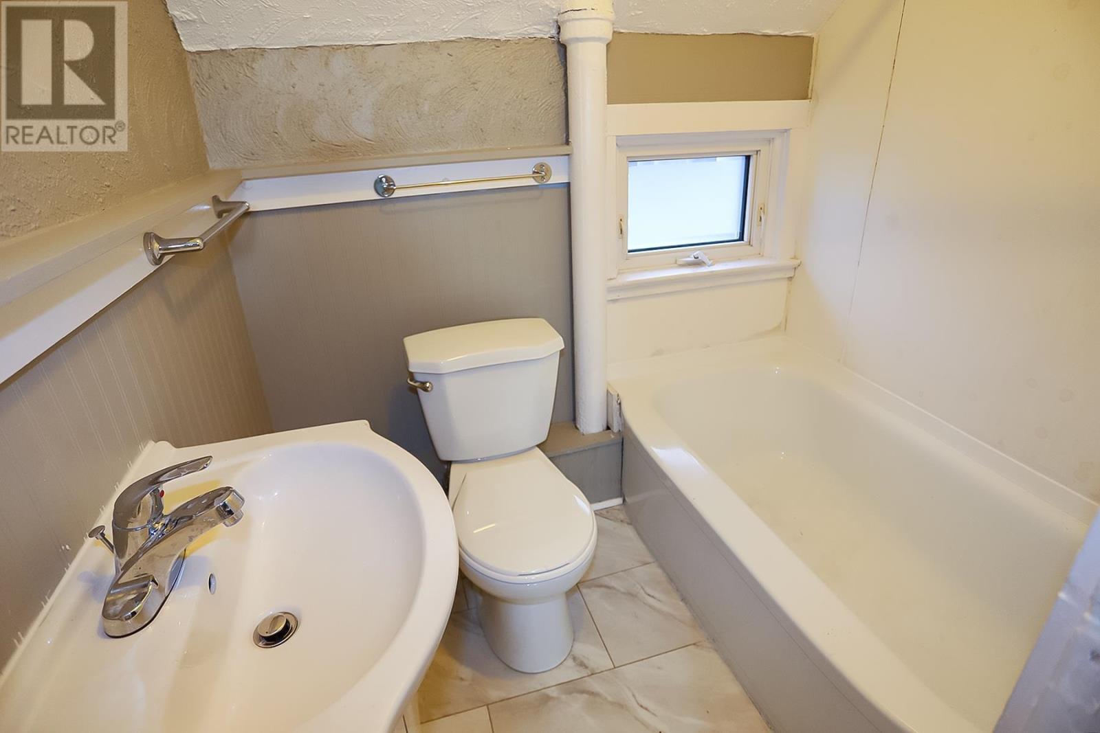 299 Goulais Ave, Sault Ste Marie, ON - Indoor Photo Showing Bathroom