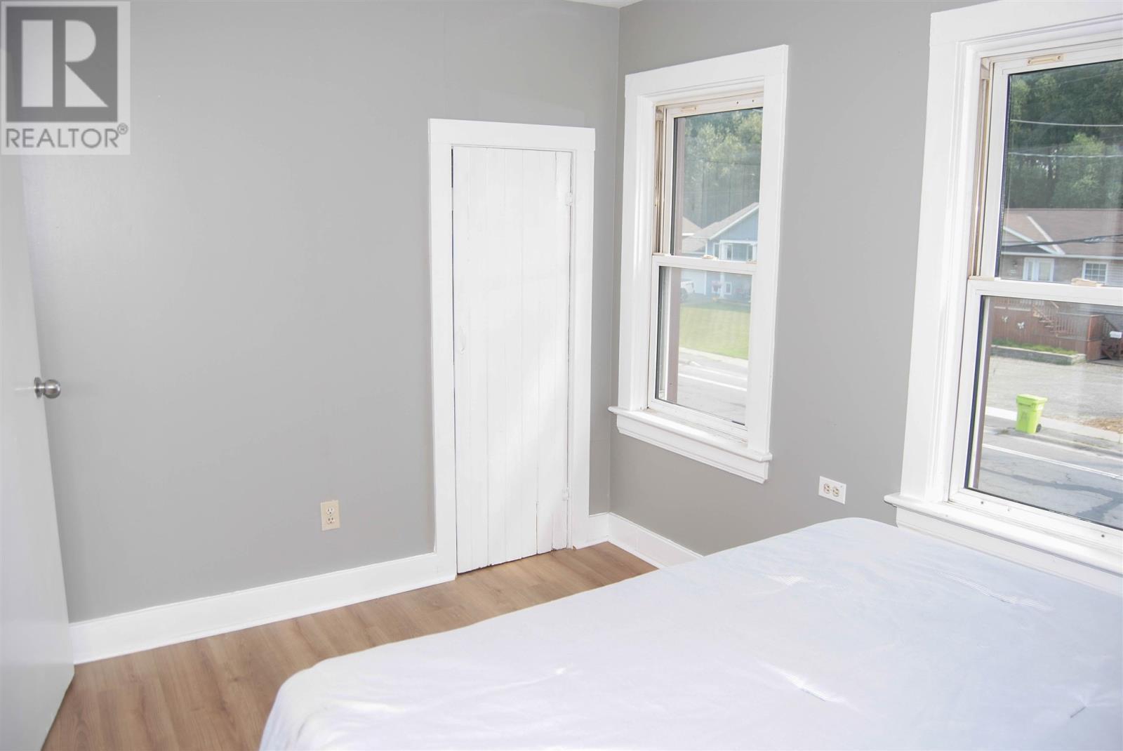 299 Goulais Ave, Sault Ste Marie, ON - Indoor Photo Showing Bedroom
