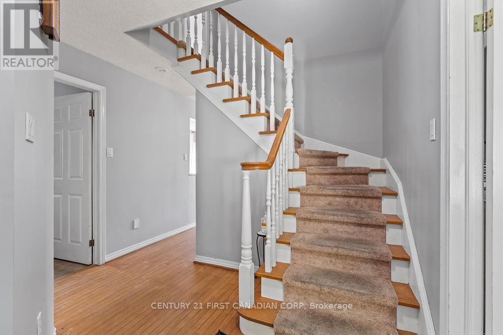 106 Pine Valley Drive, London South (South N), ON