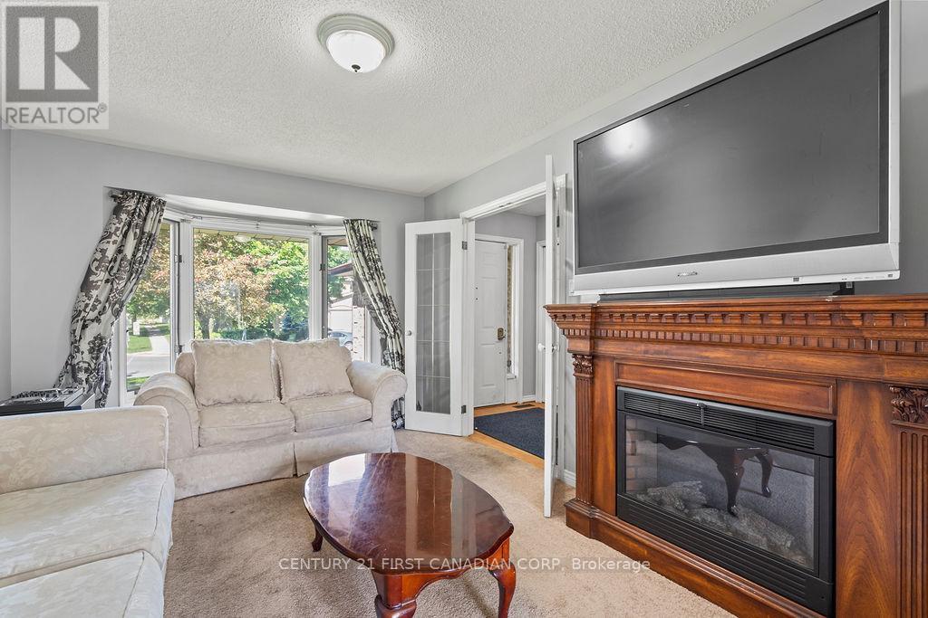 106 Pine Valley Drive, London South (South N), ON