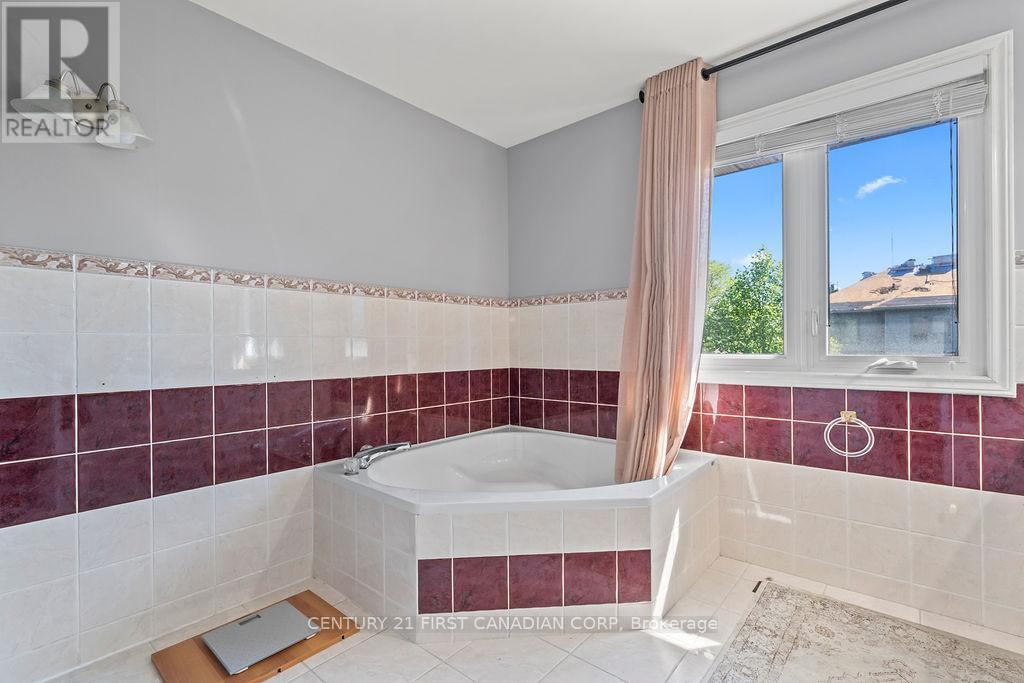 106 Pine Valley Drive, London South (South N), ON