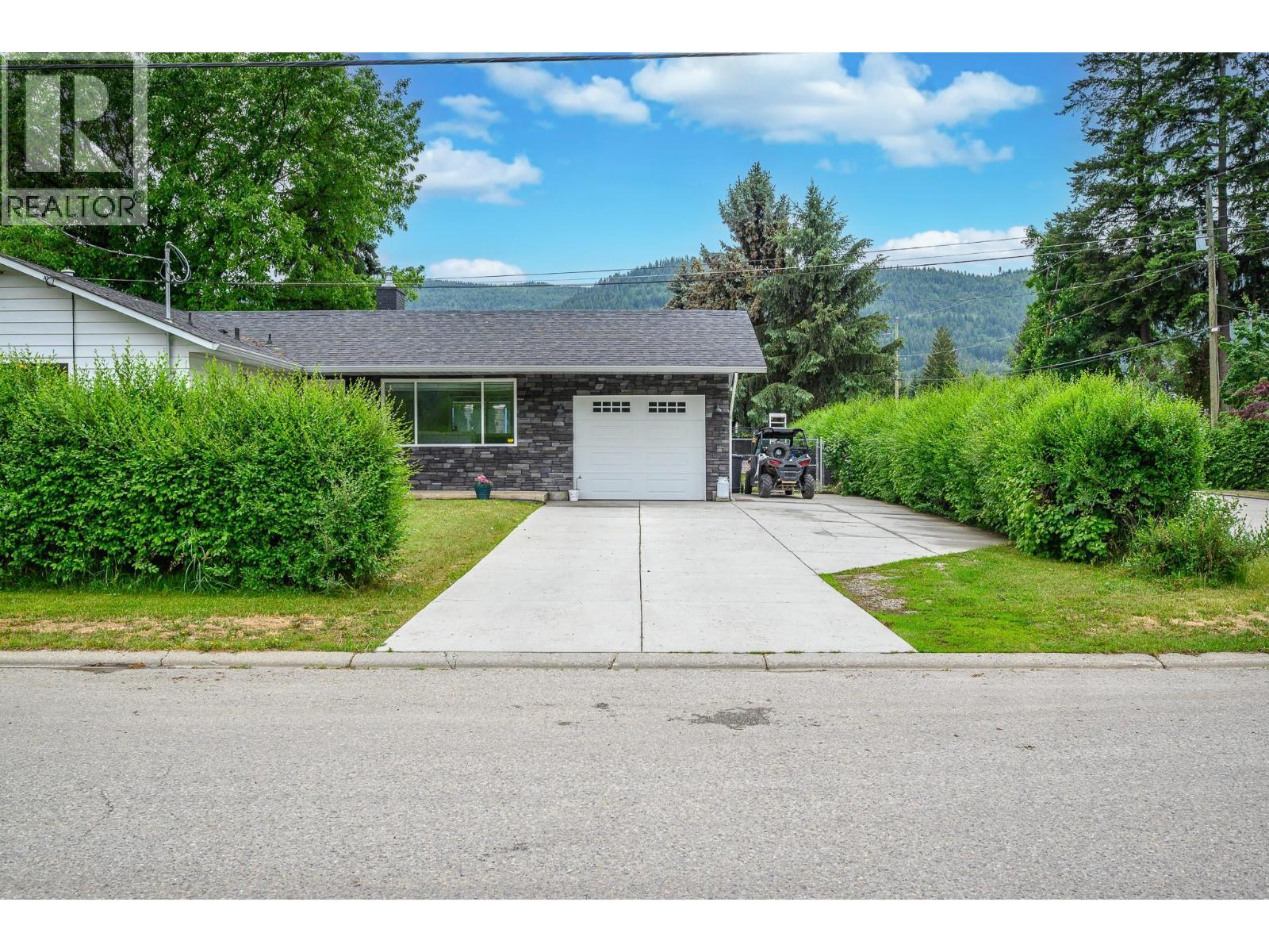 6596 Lavington Way, Coldstream, BC