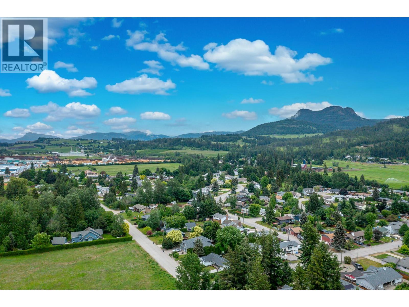 6596 Lavington Way, Coldstream, BC