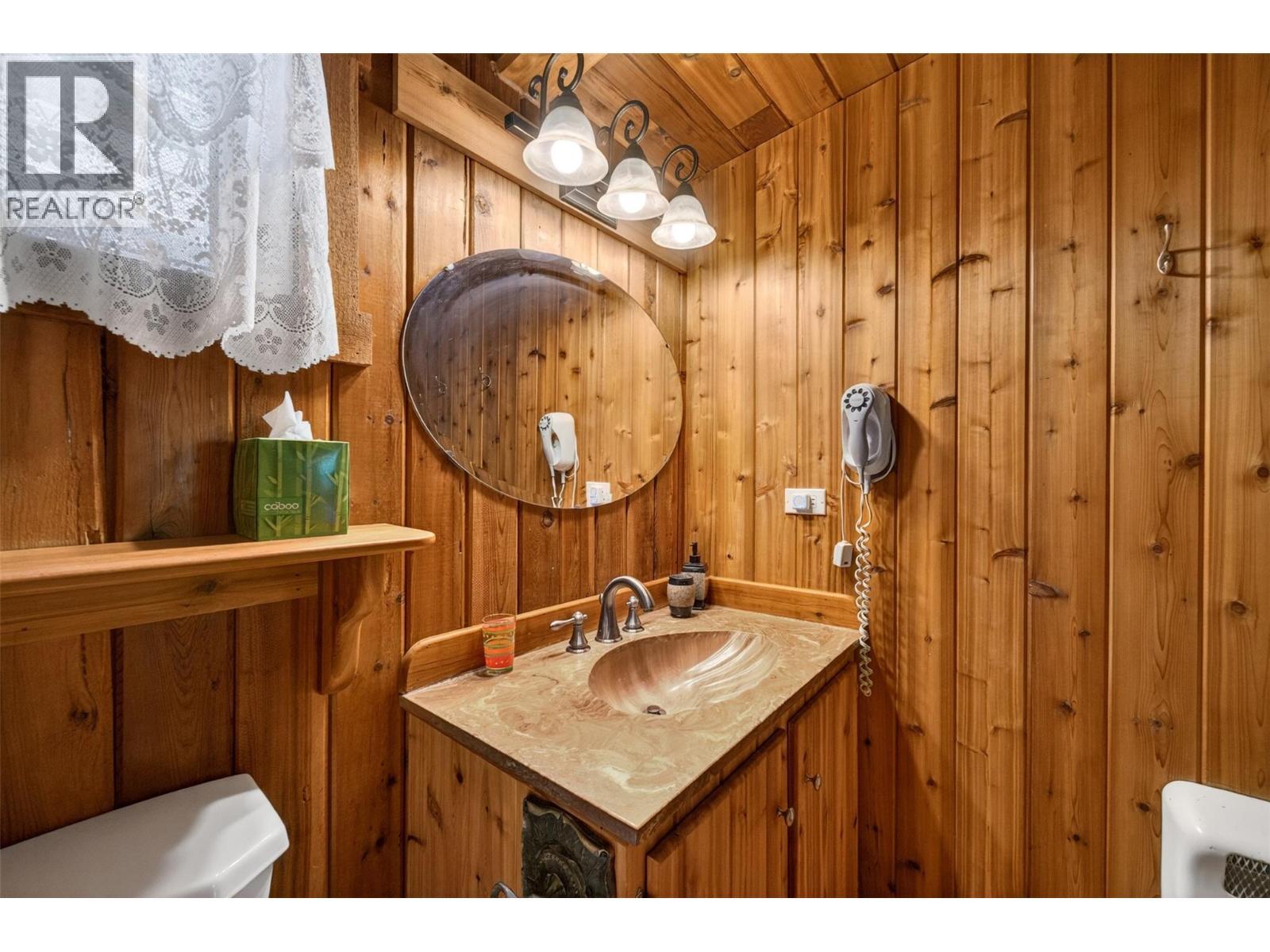 2030 Solsqua-Sicamous Road, Sicamous, BC - Indoor Photo Showing Bathroom