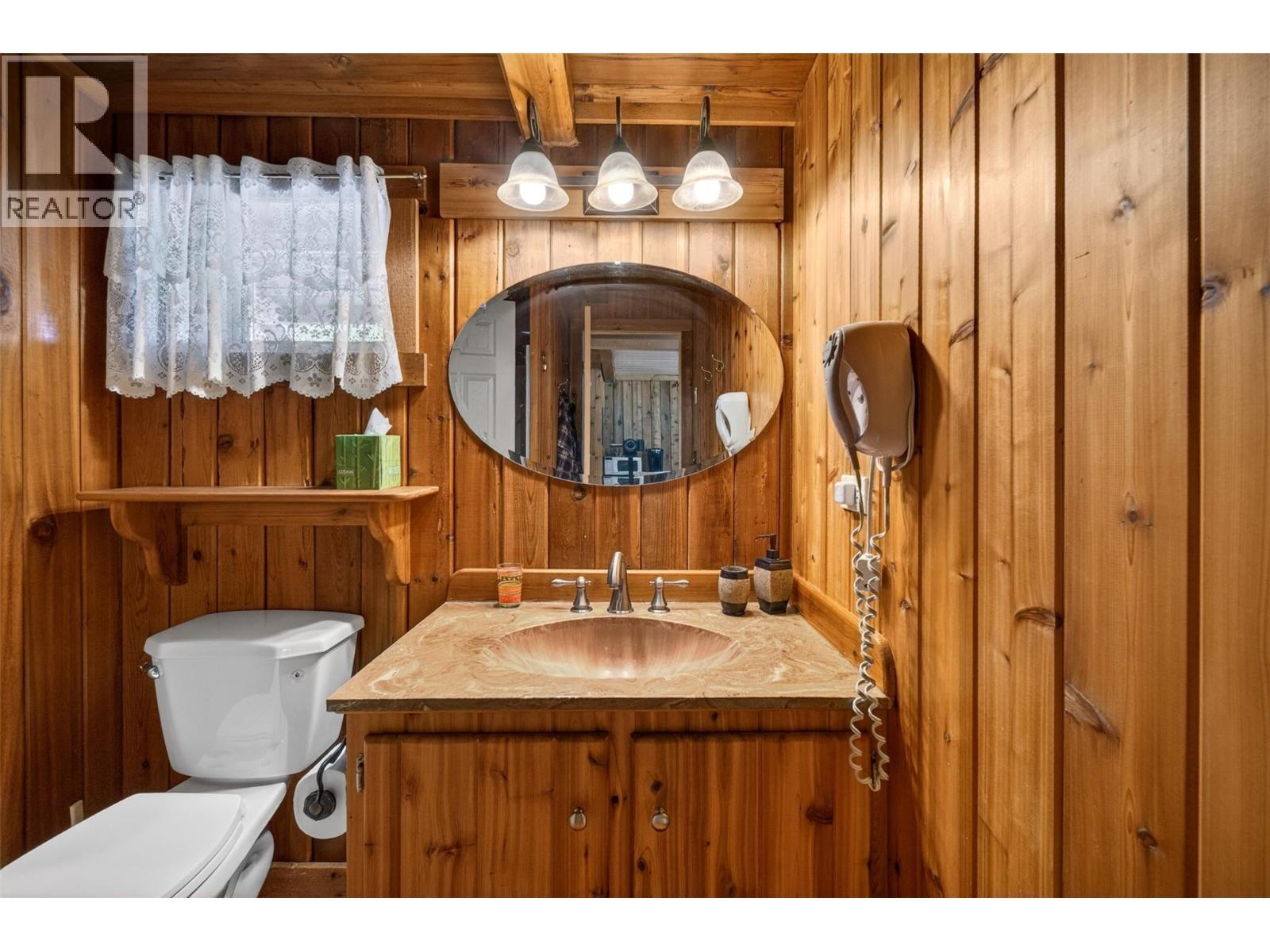2030 Solsqua-Sicamous Road, Sicamous, BC - Indoor Photo Showing Bathroom