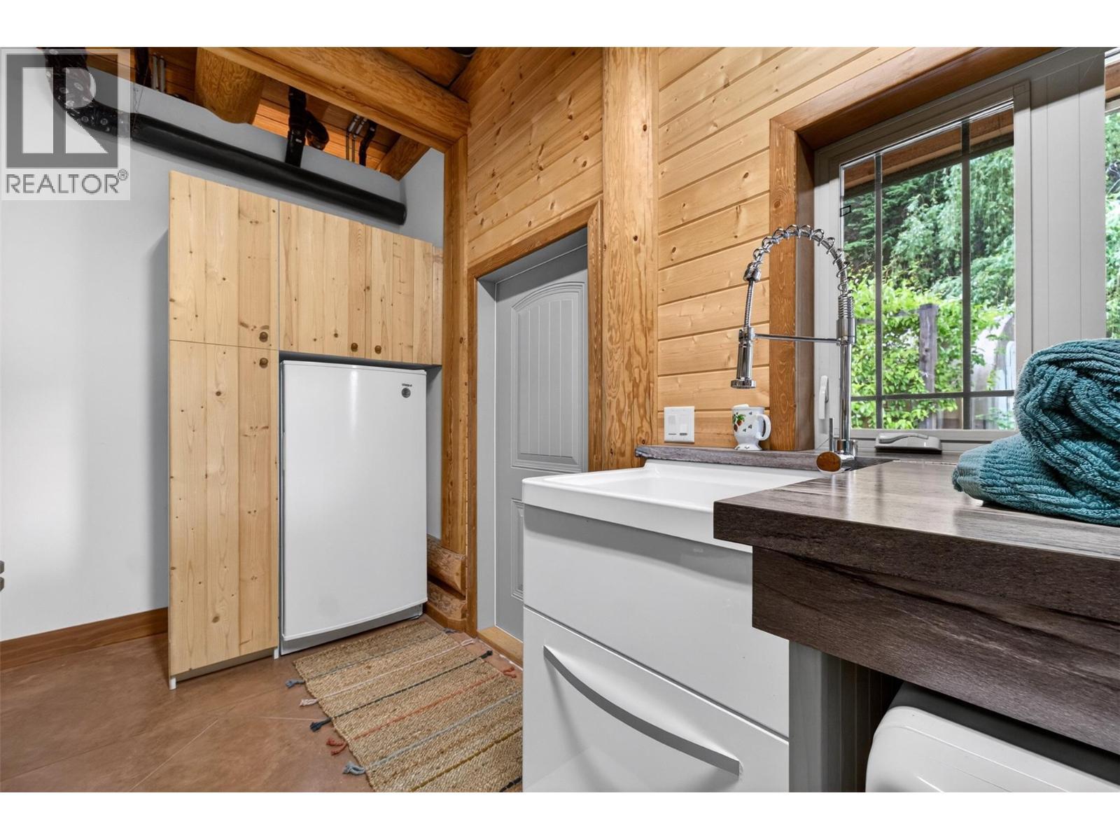 2030 Solsqua-Sicamous Road, Sicamous, BC - Indoor Photo Showing Other Room