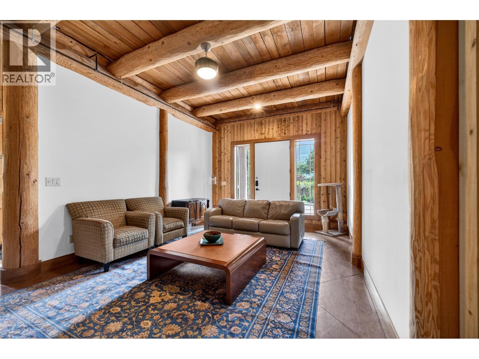 2030 Solsqua-Sicamous Road, Sicamous, BC - Indoor Photo Showing Living Room