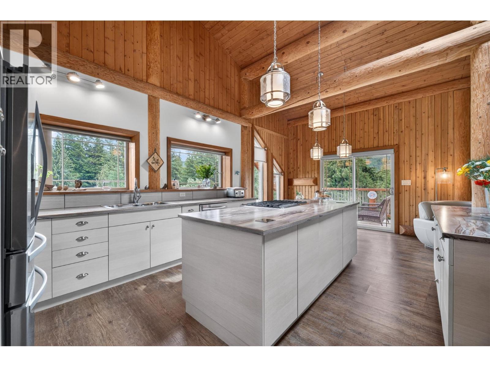 2030 Solsqua-Sicamous Road, Sicamous, BC - Indoor Photo Showing Kitchen