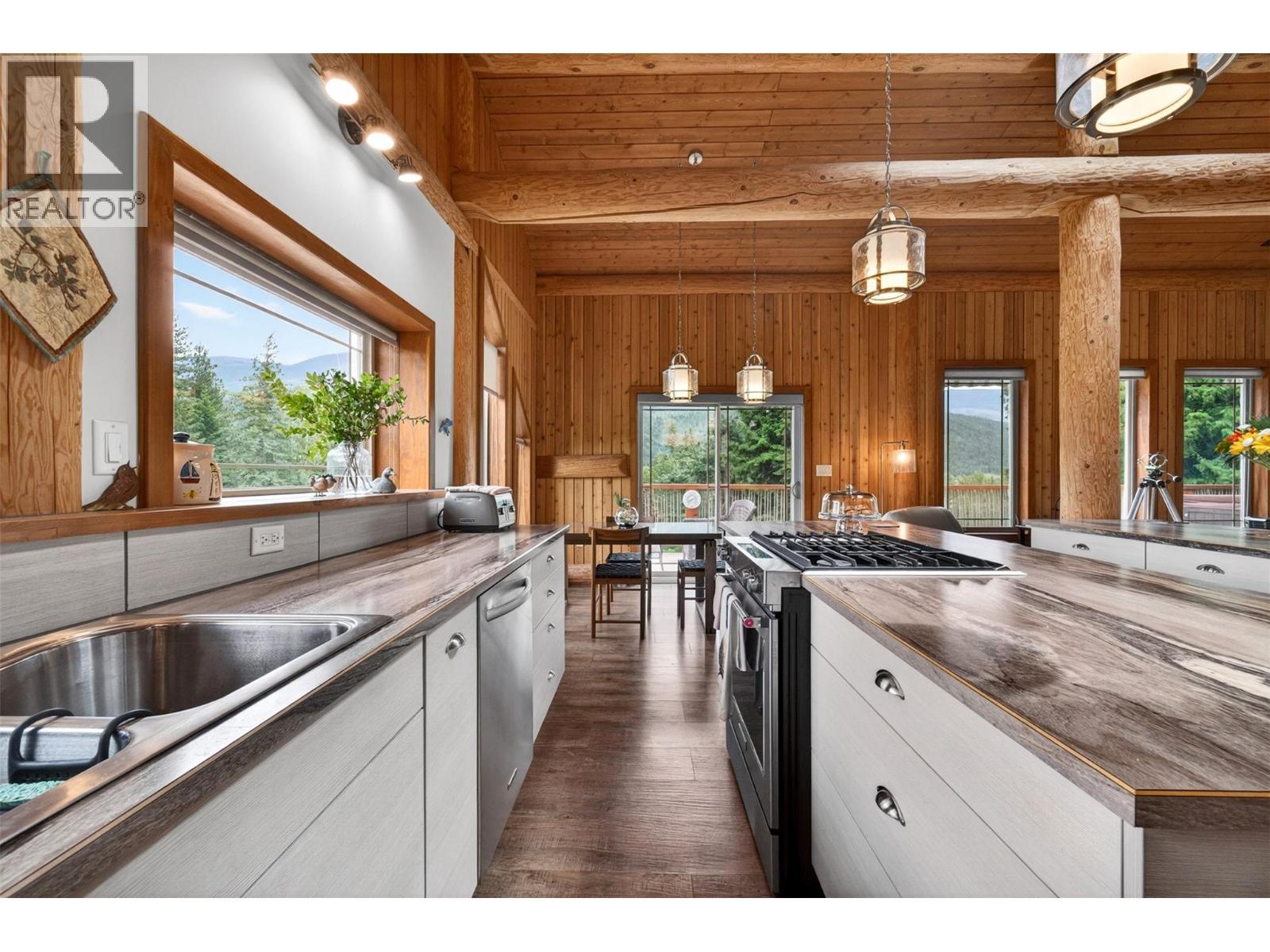 2030 Solsqua-Sicamous Road, Sicamous, BC - Indoor Photo Showing Kitchen