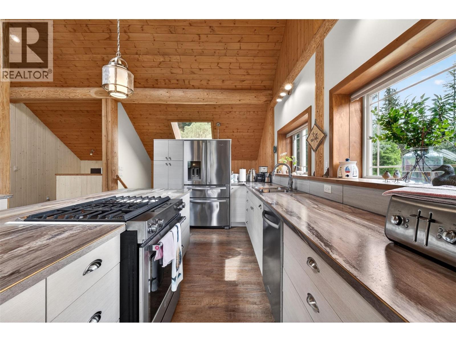 2030 Solsqua-Sicamous Road, Sicamous, BC - Indoor Photo Showing Kitchen