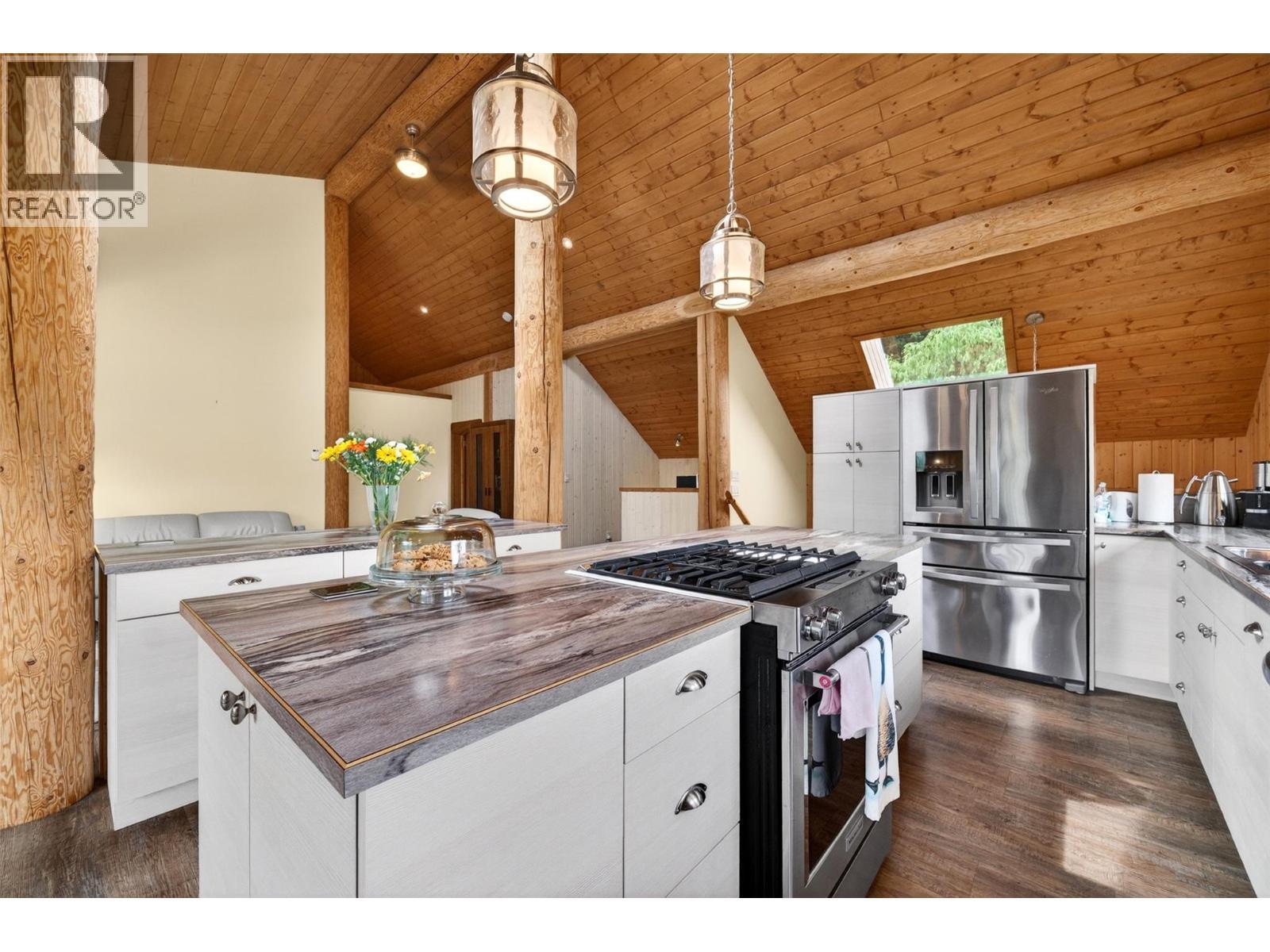 2030 Solsqua-Sicamous Road, Sicamous, BC - Indoor Photo Showing Kitchen