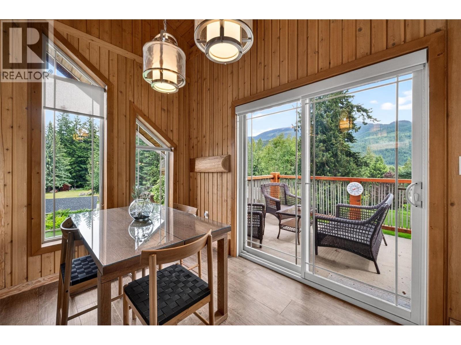 2030 Solsqua-Sicamous Road, Sicamous, BC - Indoor Photo Showing Dining Room