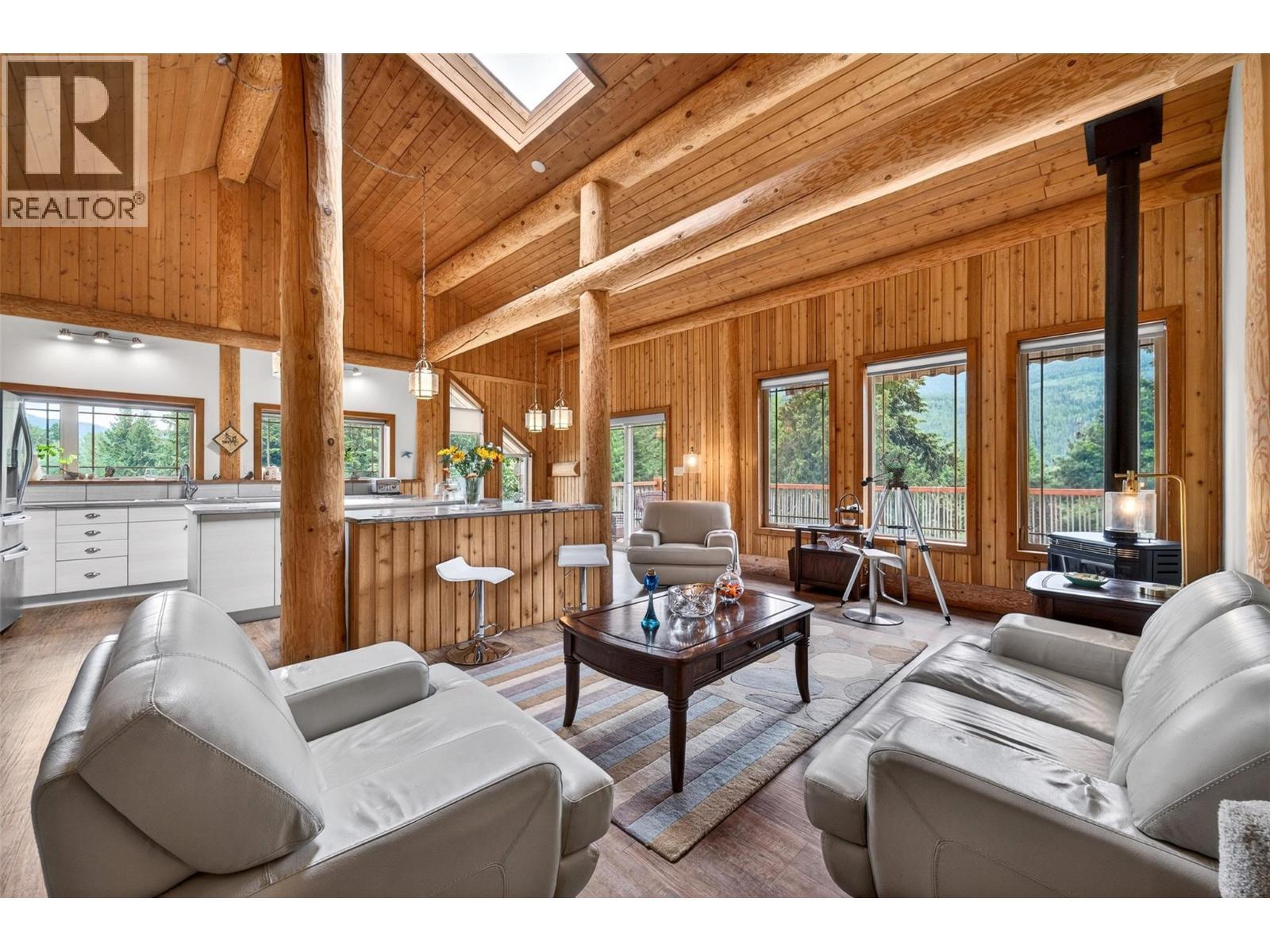 2030 Solsqua-Sicamous Road, Sicamous, BC - Indoor Photo Showing Living Room