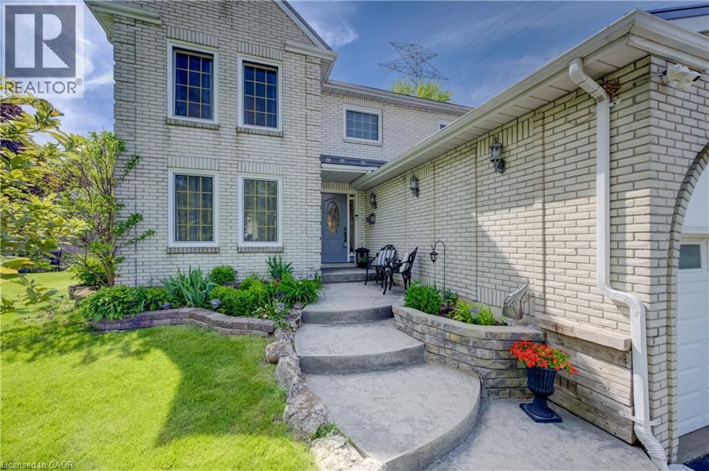 135 Royal Orchard Drive, Kitchener, ON - Outdoor