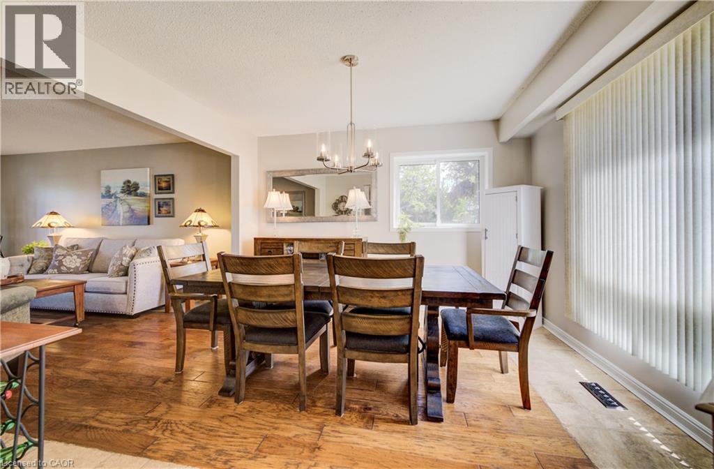 135 Royal Orchard Drive, Kitchener, ON - Indoor Photo Showing Dining Room
