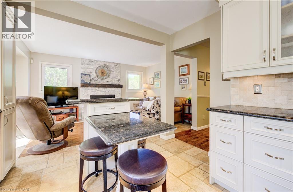 135 Royal Orchard Drive, Kitchener, ON - Indoor Photo Showing Kitchen