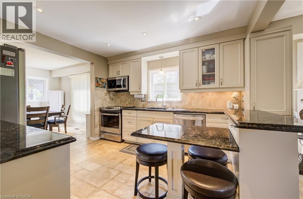 135 Royal Orchard Drive, Kitchener, ON - Indoor Photo Showing Kitchen With Upgraded Kitchen