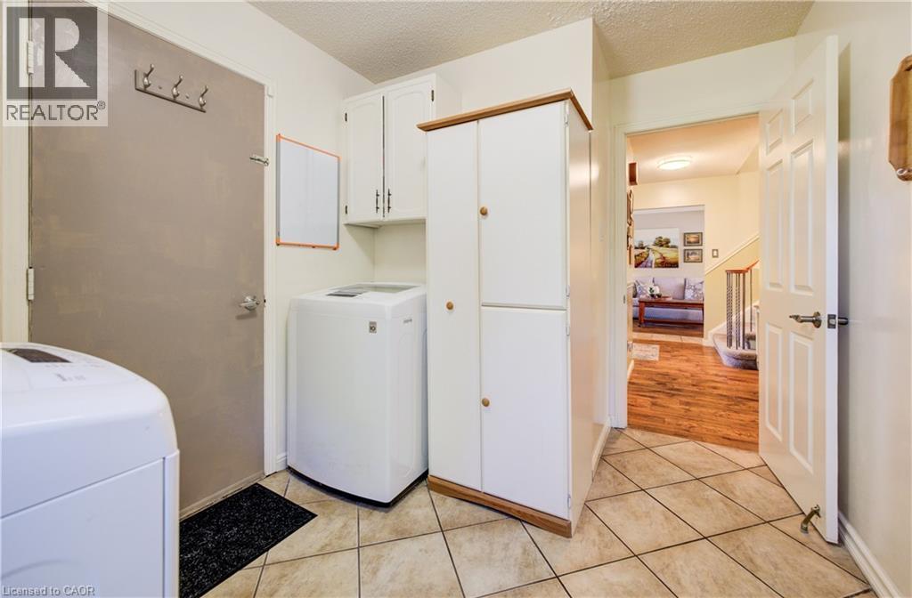 135 Royal Orchard Drive, Kitchener, ON - Indoor Photo Showing Laundry Room