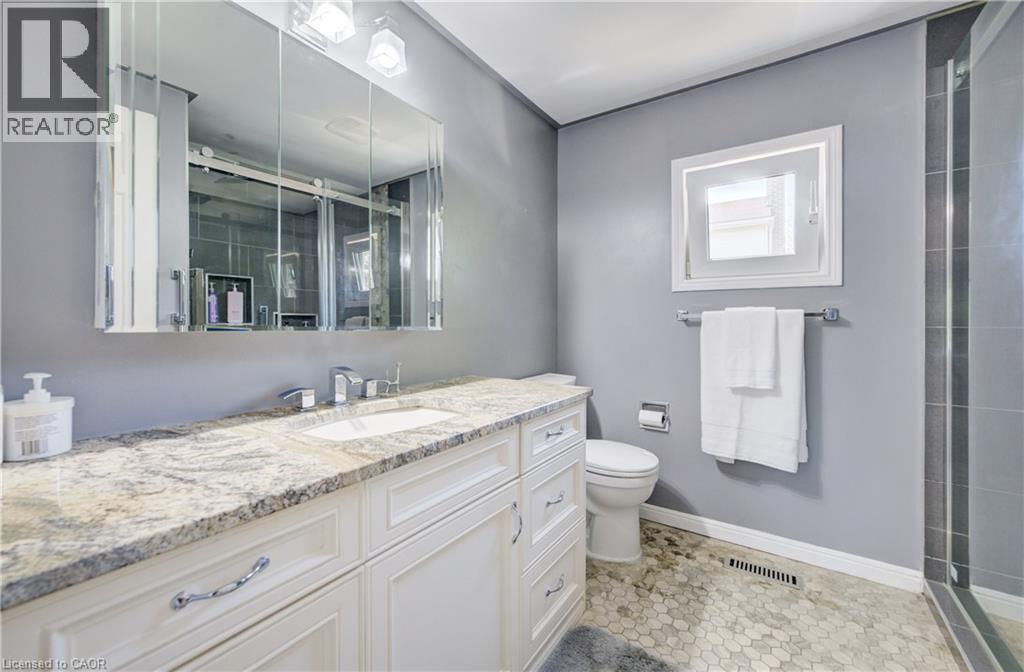 135 Royal Orchard Drive, Kitchener, ON - Indoor Photo Showing Bathroom