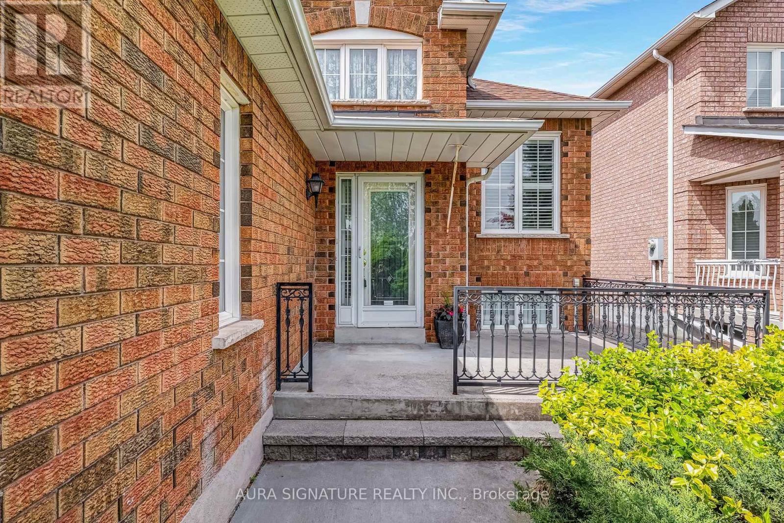30 Graceview Court, Vaughan, ON