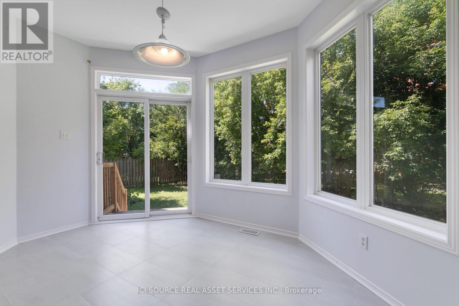 140 Annapolis Circle, Ottawa, ON