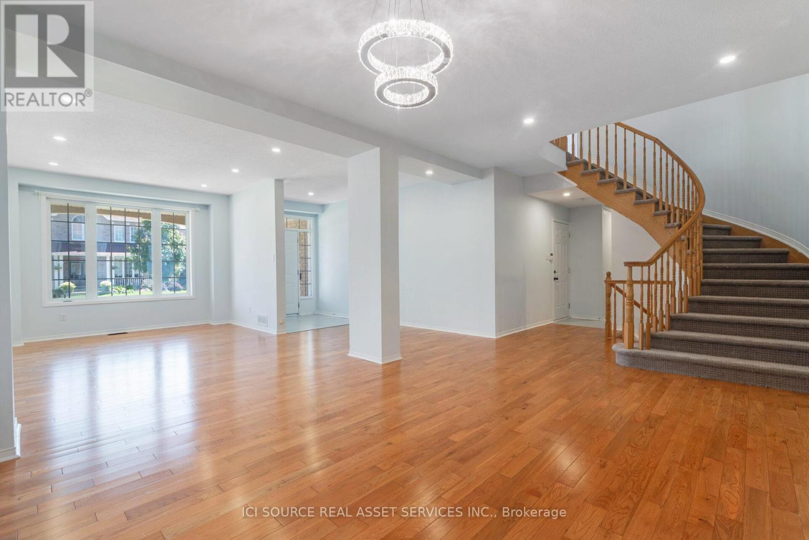 140 Annapolis Circle, Ottawa, ON