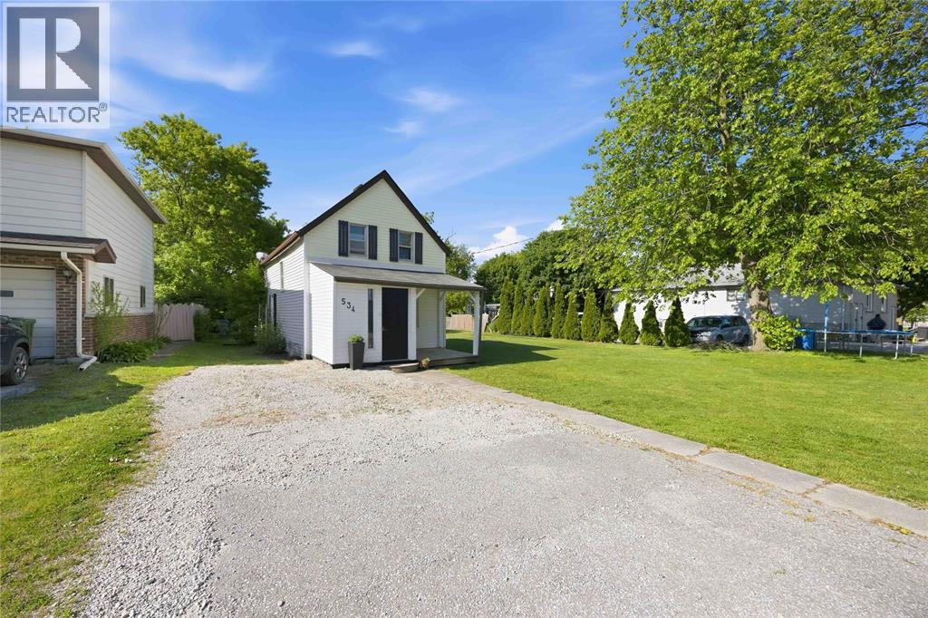 534 Plympton Street, Plympton-Wyoming, ON