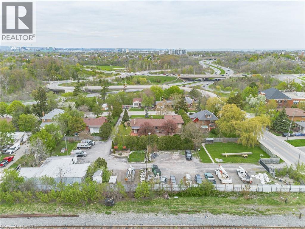 Image quality insufficient for description - 262-270-276 Hixon Road, Hamilton, ON