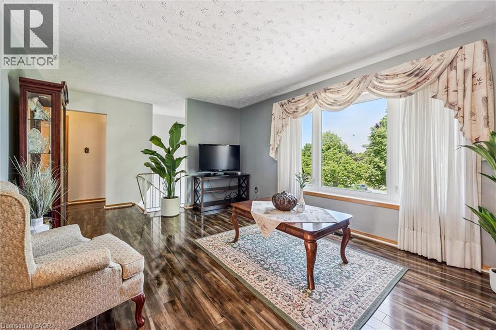 24 Devonglen Court, Kitchener, ON