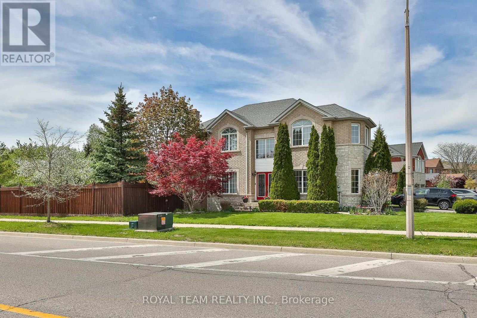 2 Sandway Crescent, Vaughan, ON
